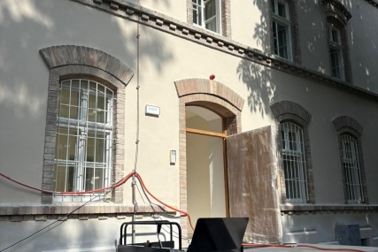 Pristupačnost kao dio obnove javnih objekata: Ugrađena platforma u zgradi Zavoda za prostorno uređenje Grada Zagreba